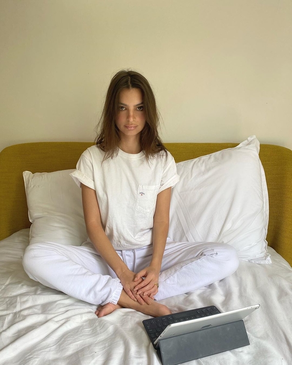 "Королева гигиены": Ратаковски изумила Сеть прямым эфиром из ванной - видео