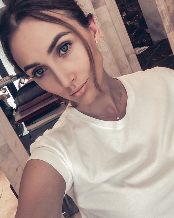 "Вот так королева": Ризатдинова показала, в чем ходит по дому в карантин