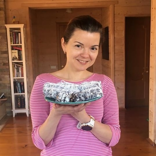 "Писанки hand-made": Маричка Падалко с дочками похвастались техникой росписи