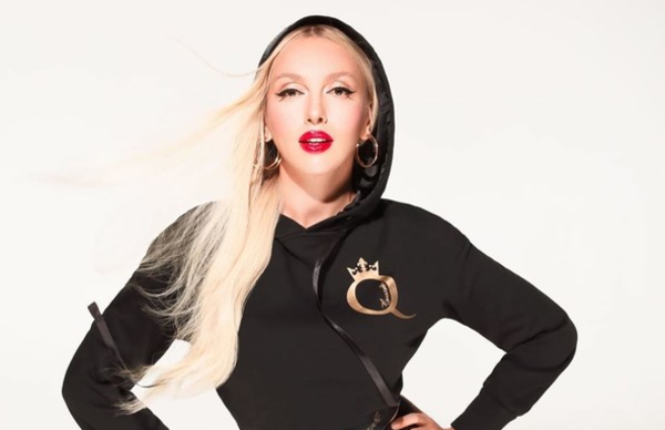 Оля Полякова поздравила с Пасхой эффектным фото