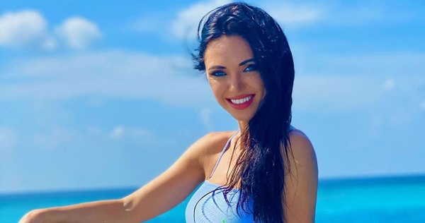 "Какая фигура!": Вика из "НеАнгелов" похвасталась тонкой талией в жарком танце