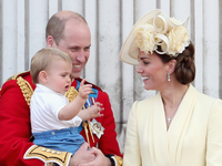 Принцу Луи - 2 года: Новые фото младшего сына принца Уильяма и Кейт Миддлтон