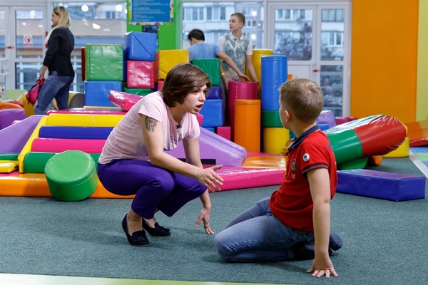 Как участницы "Від пацанки до панянки" присматривали за чужими детьми - фото