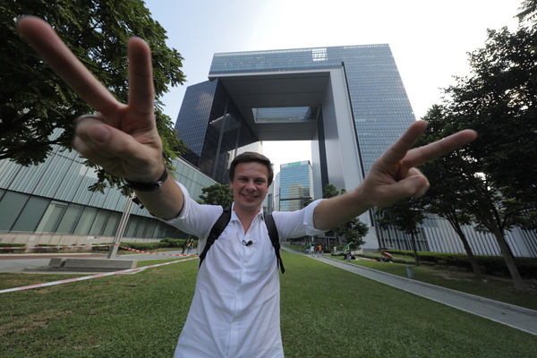 Дмитрий Комаров рассказал, как остановил пассажирский самолет посреди взлетно-посадочной полосы