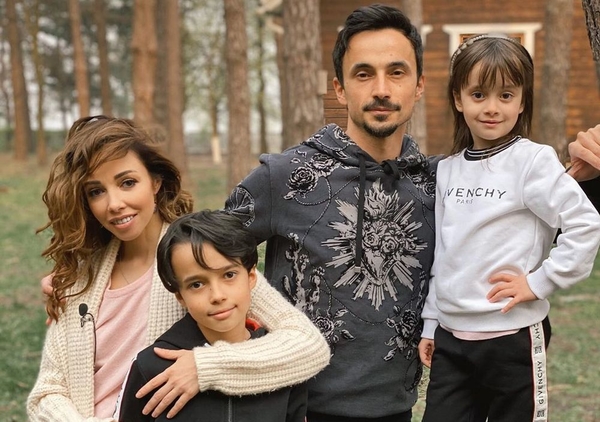 "Осваиваем TikTok": Кухар и Стоянов поделились семейным видео