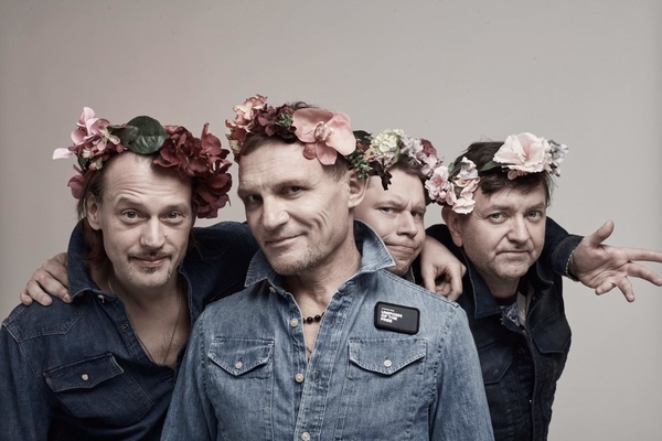 ВВ запрошують на віртуальний бенкет, де запрезентують свій легендарний альбом "Закустика"