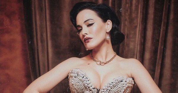 Горячие кадры: Даша Астафьева похвасталась откровенной фотосессией