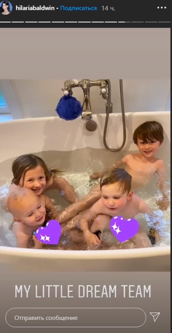 Очень красивая: Беременная жена Алека Болдуина выставила фото в белье