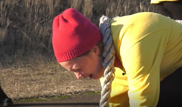 Как участницы "Від пацанки до панянки" тащили автобус