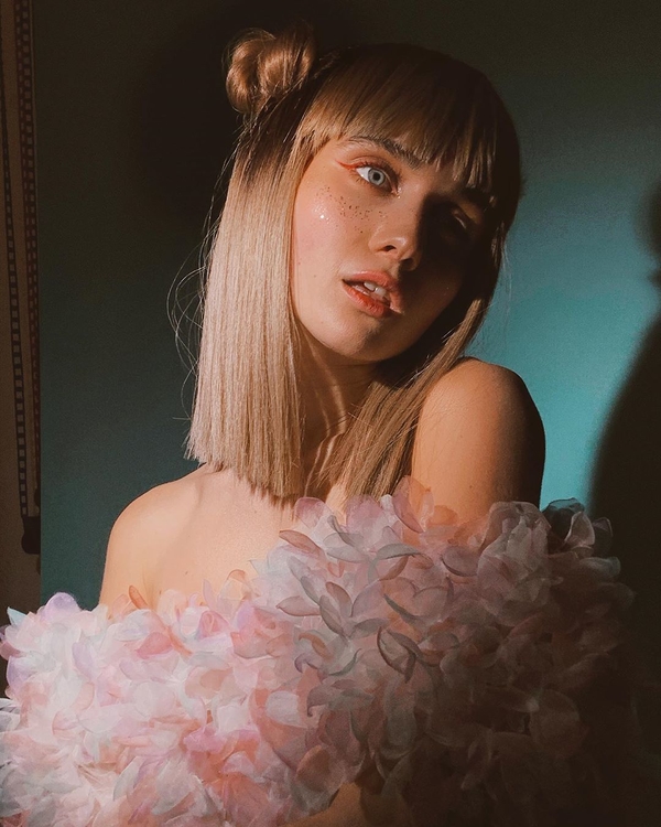 "Когда маме неважно, что ты певица": Jerry Heil взорвала Сеть карантинным видео