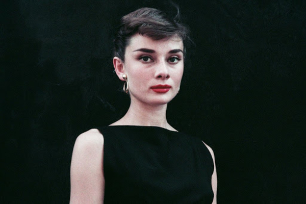 "Забавная мордашка": Уроки стиля от Одри Хепберн