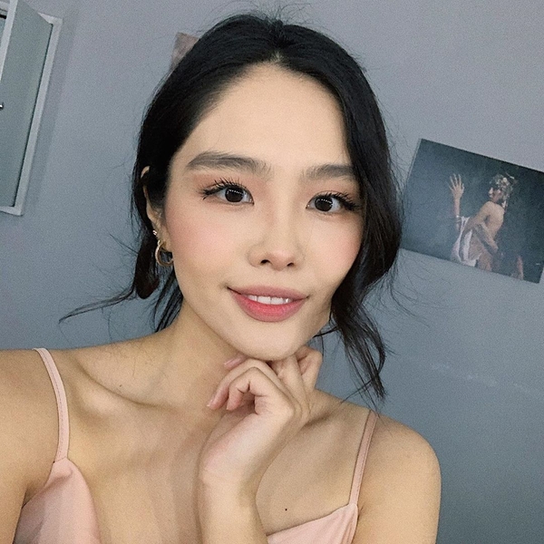 "Как кукла": Суперфиналистка "Голоса"-10 Индира Едильбаева показала эффектные фото