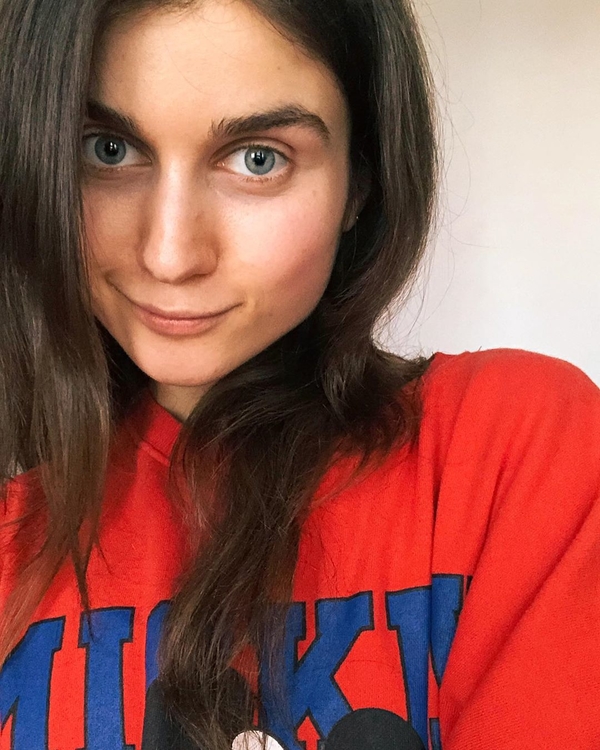 "Нашла способ не толстеть": Jerry Heil показала уморительную карантинную сценку