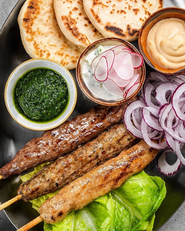 Куда сходить с 11 мая: ТОП-10 ресторанов и кафе с летними площадками