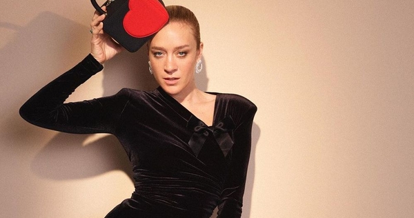 45-летняя Хлоя Севиньи показала первый кадр с новорожденным сыном