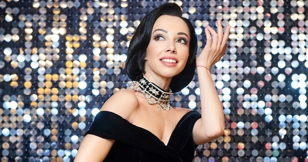 "Деловая леди": Екатерина Кухар восхитила новым образом