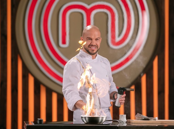 "МастерШеф. Профессионалы-2": Владимир Ярославский попал на битву черных