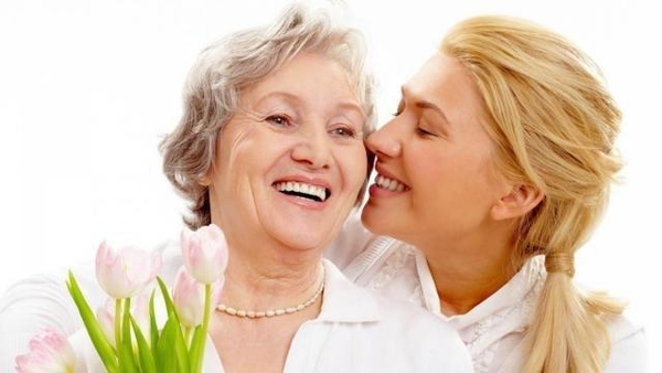 В социальных сетях появилось трогательное видео ко Дню матери