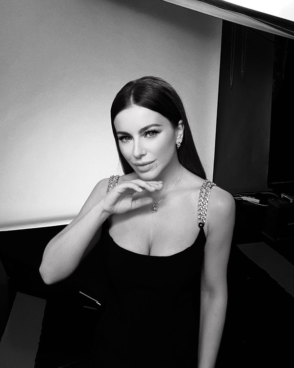 Редкий кадр: Ани Лорак запостила фото с мамой