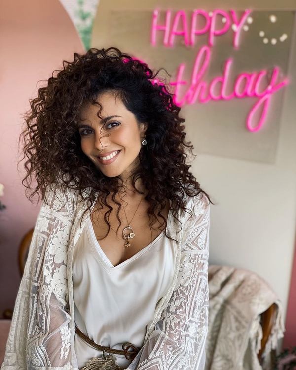 "Даже в маске хороша": Каменских показала домашний кадр и очаровала Сеть