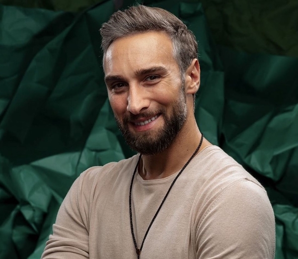 Очаровательные кадры: Иракли Макацария показал детские фото с сестрой