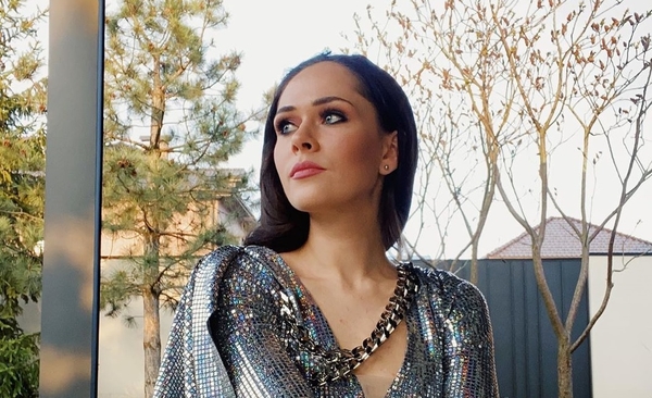 "Ну и глазища!": Юлия Санина показала первый фотосет после карантина