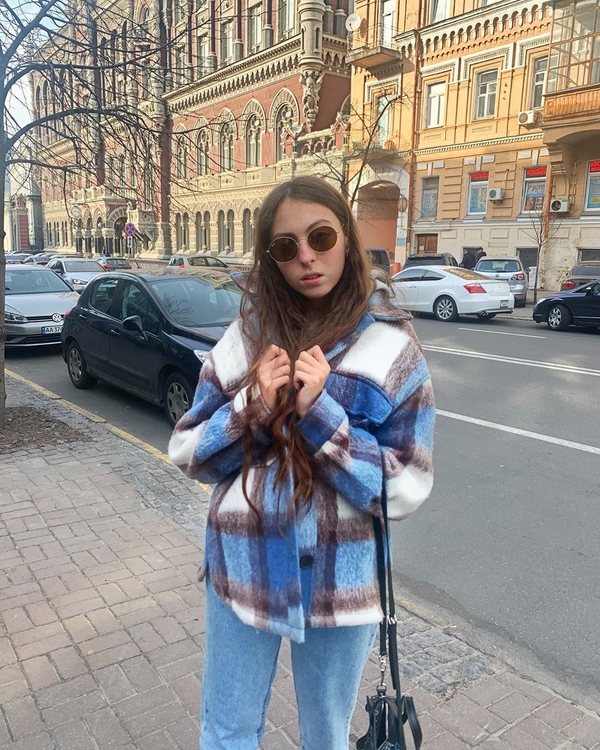 "Королева младшая": Маша Полякова показала свежие фото в купальнике