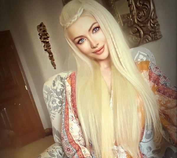 Кукольное семейство: Одесская Барби показала младшего брата и маму в молодости