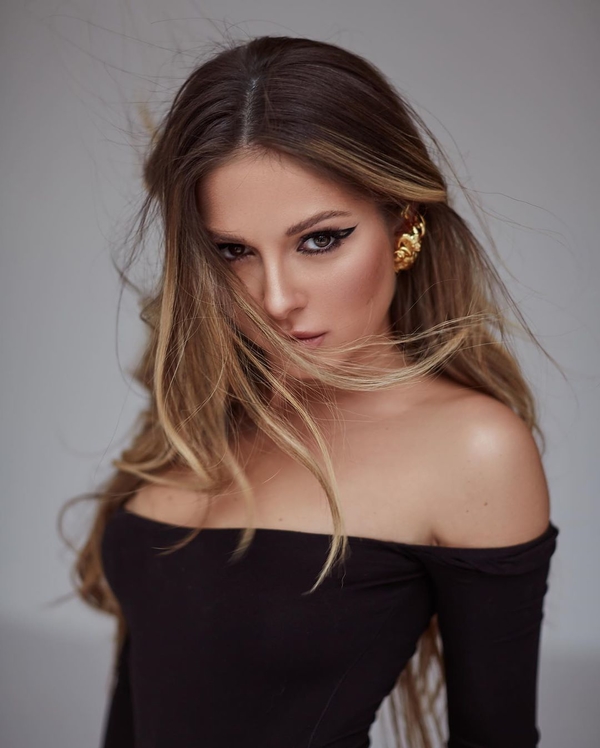 Певица Нюша забросала Сеть снимками маленькой дочери Симбы