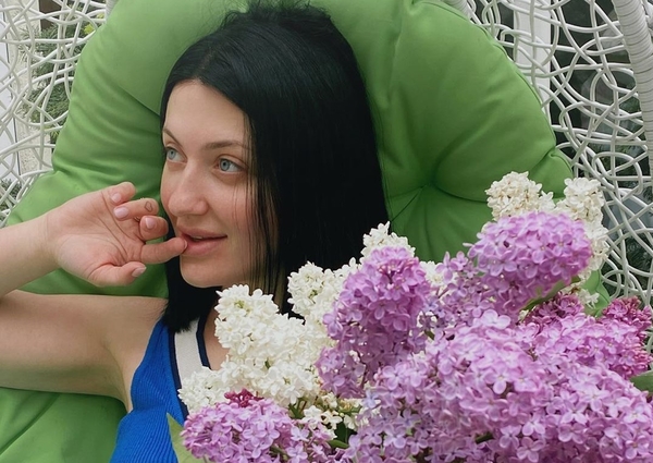 "Так я отдыхаю": Снежана Бабкина поразила Сеть необычным фото с мужем