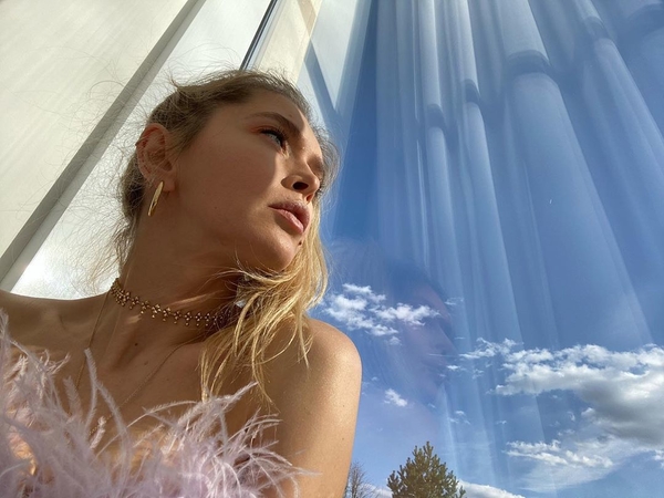 "Красотка": Брежнева поразила фигурой после карантина