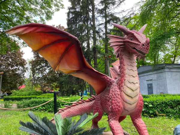 На ВДНГ начал работать уникальный фэнтези-парк под открытым небом