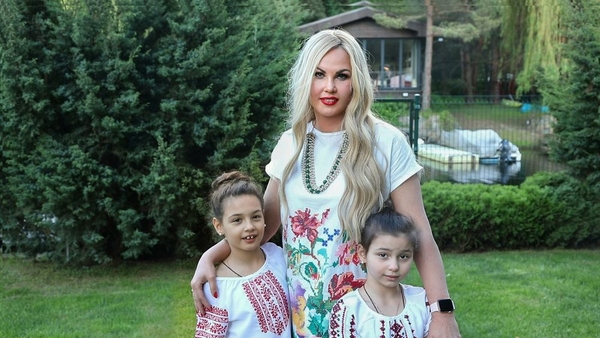 День вышиванки: украинские звезды поделились историями своих вышитых оберегов