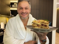 МастерШеф: рецепт канадских панкейков от Эктора Хименес-Браво