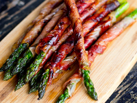 Простой рецепт сочной спаржи в беконе от Юлии Панковой