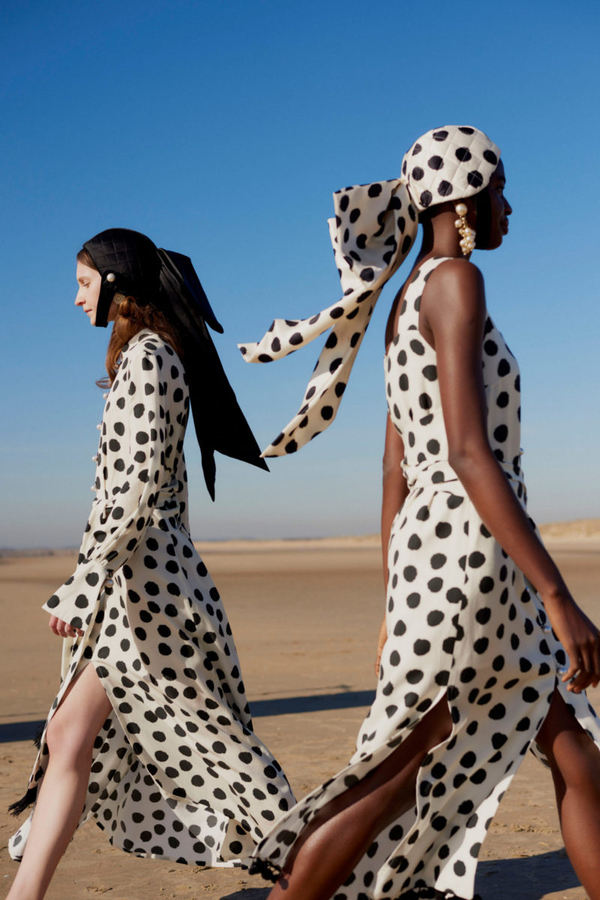 Как Одри: ТОП-7 самых стильных платьев в горошек на лето 2020