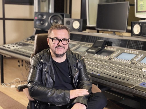 Александр Пономарев поделился редким фото с дочерьми