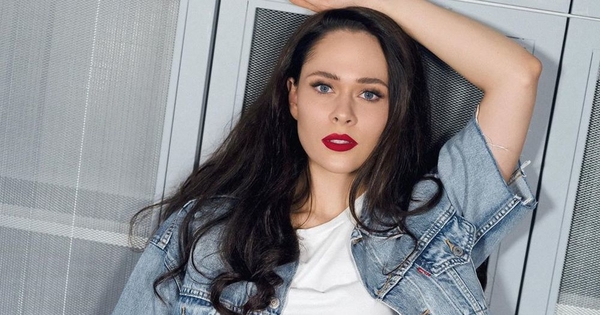 Солистка "The Hardkiss" Юлия Санина показала подросшего сына