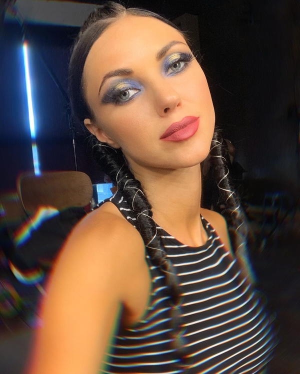 Выпила шампанского и пустилась в пляс: Вика из "НеАнгелов" устроила жаркие танцы