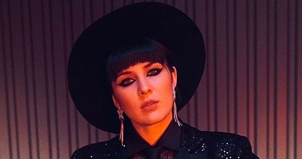 MARUV удивила кадром, где ее душит мужчина