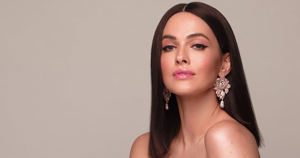 Плакидюк показала закулисный кадр из эротической фотосессии Астафьевой