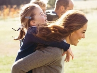 Кейт Миддлтон и принц Уильям опубликовали новое фото с детьми