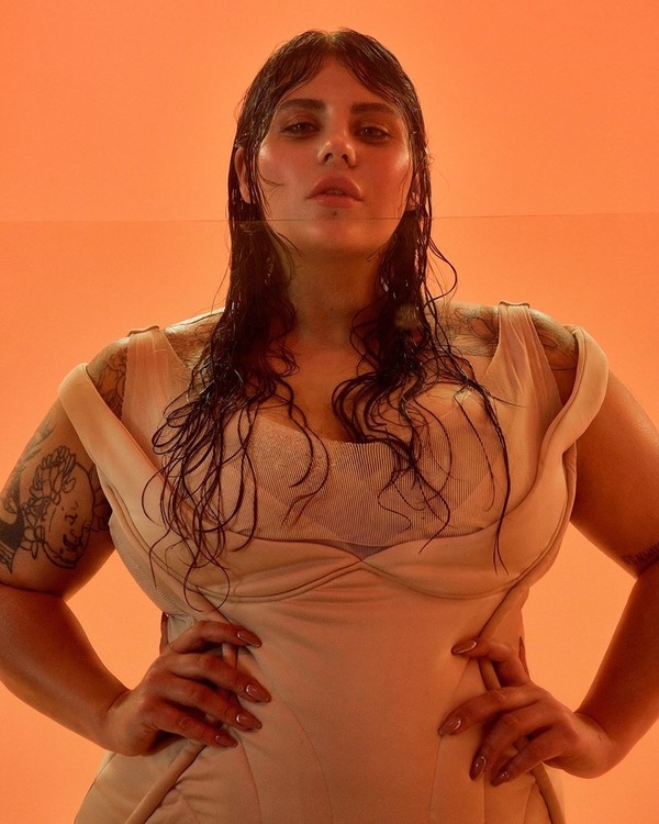 Вокалистка KAZKA взбудоражила Сеть танцами в белье