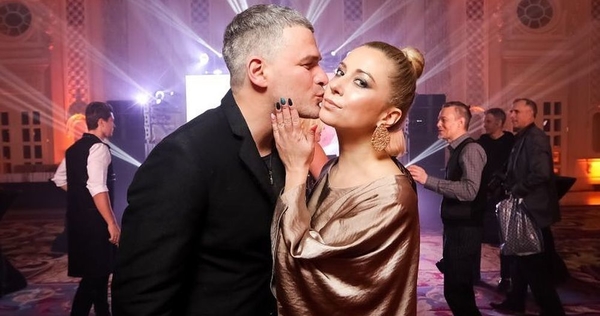 Тоня Матвиенко запостила архивные кадры из ЗАГСа - видео