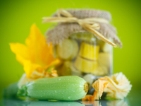 Хрустящие консервированные кабачки: как сделать заготовку