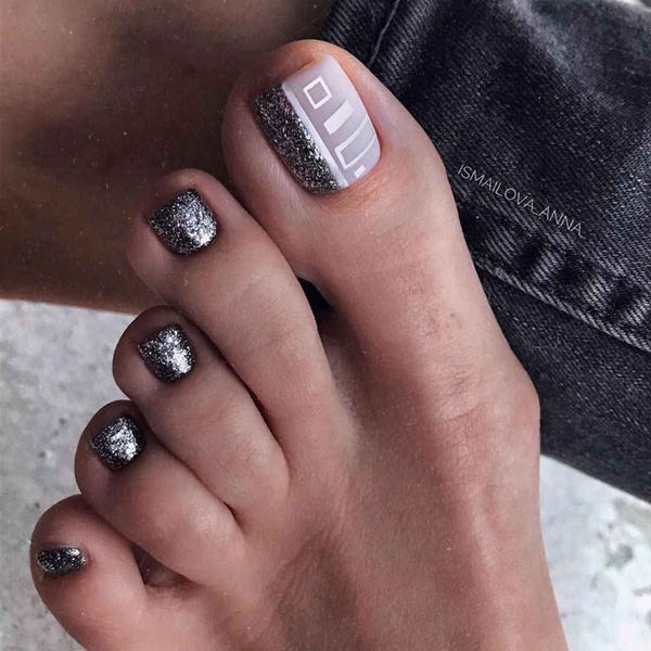 Шаловливые пальчики: ТОП-10 идей стильного педикюра на лето 2020