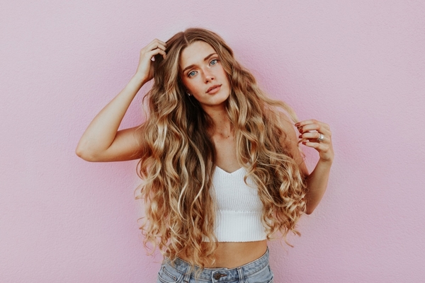 Вечная дилемма: От чего секутся кончики волос