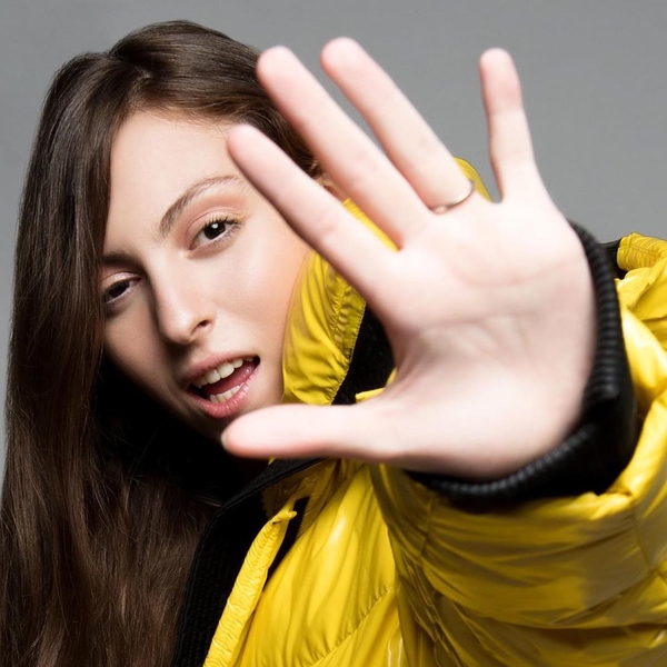 "Мама научила?": Дочку Поляковой раскритиковали за "неприличное" фото