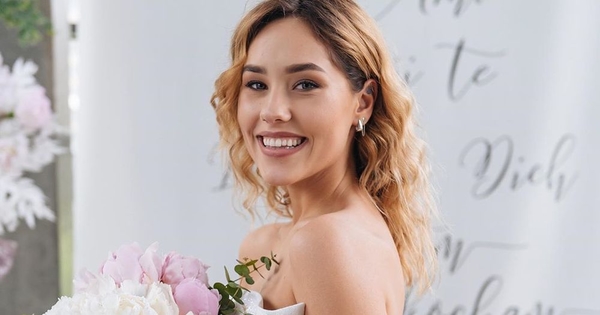 Даша Квиткова очаровала фотосессией в свадебном платье