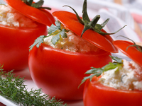 Пикантные помидоры фаршированные творогом и зеленью